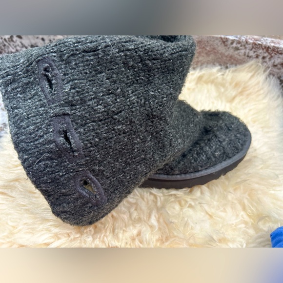 UGG on sale?! YES! Classic Cardigan Boot.  Adjustable height and width.  Size 9 - Picture 5 of 7